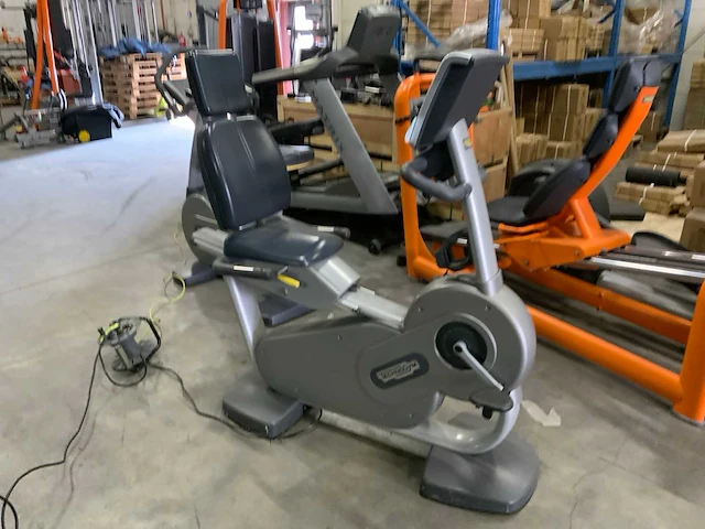 Technogym classic recline 700 led recumbent bike home trainer - afbeelding 6 van  6