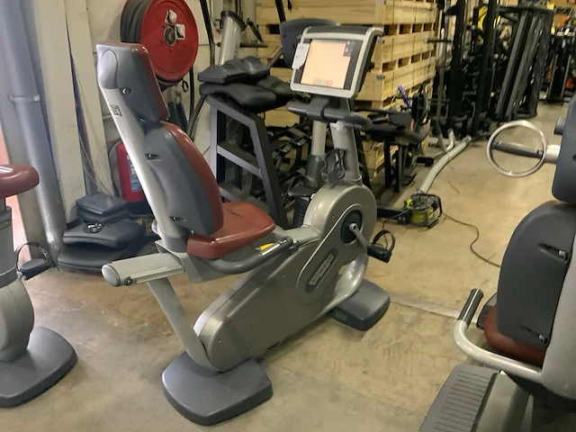 Technogym classic recline 700 tv home trainer - afbeelding 1 van  6