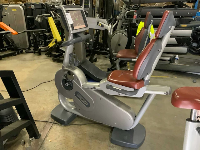 Technogym classic recline 700 tv home trainer - afbeelding 3 van  6
