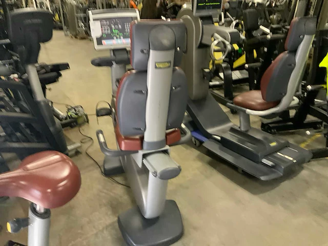 Technogym classic recline 700 tv home trainer - afbeelding 4 van  6