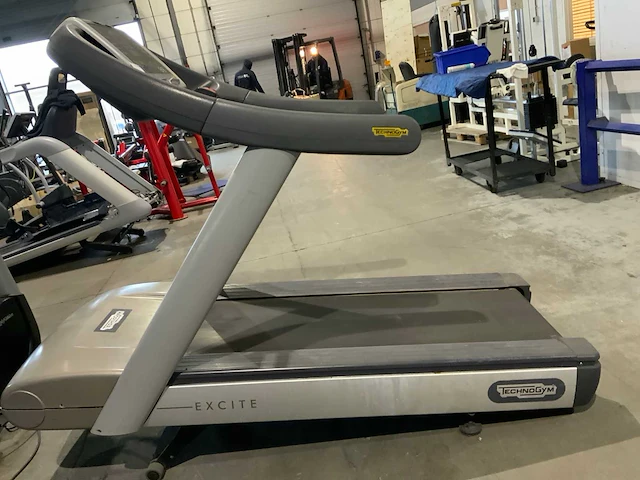 Technogym classic run 700 led loopband - afbeelding 3 van  5