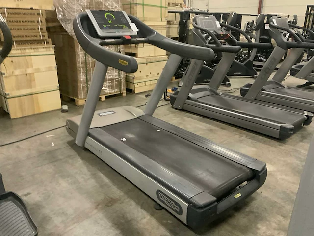 Technogym classic run 700 led loopband - afbeelding 1 van  7