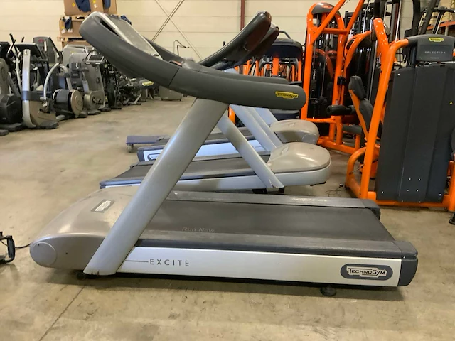 Technogym classic run 700 led loopband - afbeelding 1 van  5