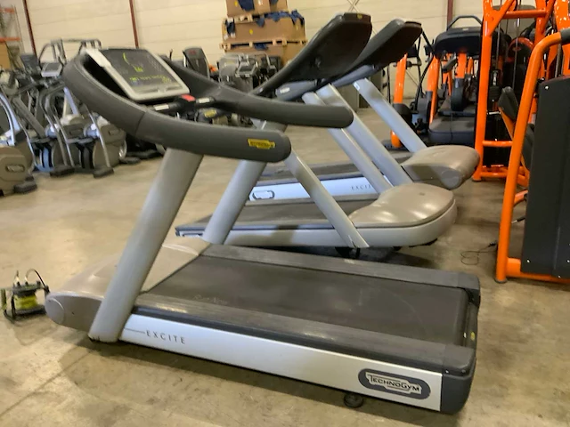 Technogym classic run 700 led loopband - afbeelding 2 van  5