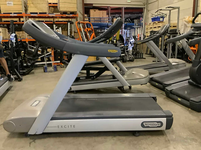 Technogym classic run 700 led loopband - afbeelding 1 van  5