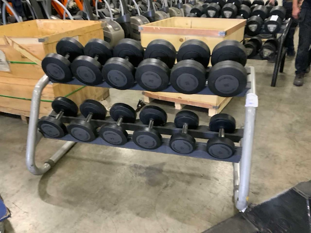 Technogym dumbbells 10;14;16;28;34;36kg krachtstation - afbeelding 1 van  6