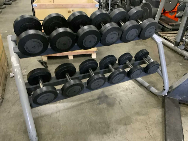 Technogym dumbbells 10;14;16;28;34;36kg krachtstation - afbeelding 2 van  6