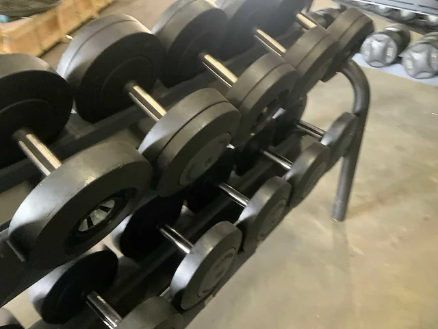 Technogym dumbbells met rek set 22;24;26;28;34;36kg krachtstation - afbeelding 3 van  5
