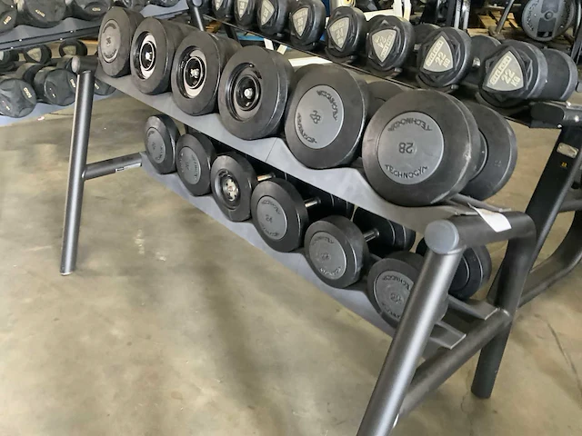 Technogym dumbbells met rek set 22;24;26;28;34;36kg krachtstation - afbeelding 5 van  5