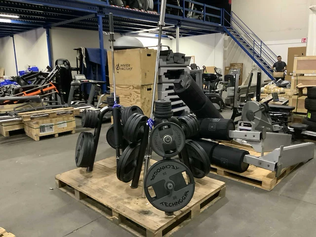 Technogym element 50mm rek 210kg schijven krachtstation - afbeelding 1 van  7