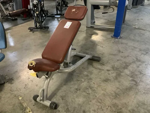 Technogym element adjustable bench krachtstation - afbeelding 1 van  5