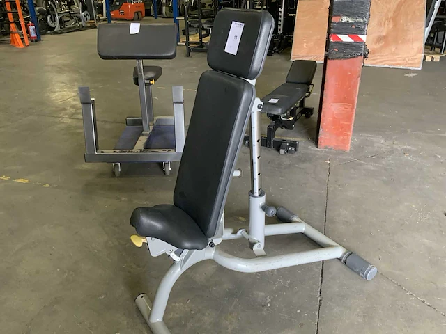 Technogym element adjustable bench krachtstation - afbeelding 1 van  4