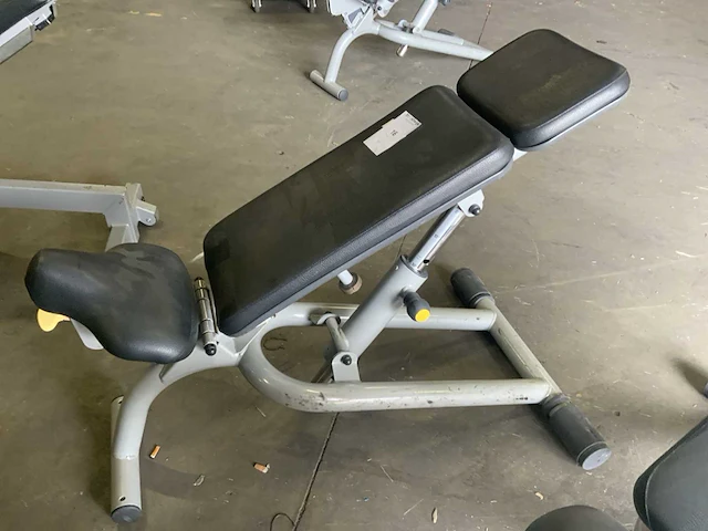 Technogym element adjustable bench krachtstation - afbeelding 2 van  4