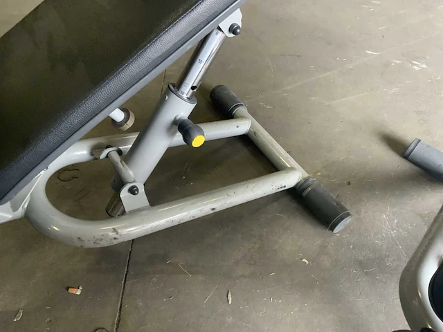 Technogym element adjustable bench krachtstation - afbeelding 3 van  4