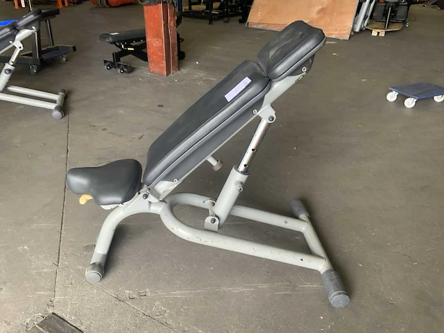Technogym element adjustable bench krachtstation - afbeelding 1 van  4