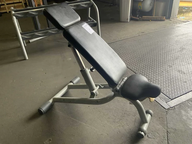 Technogym element adjustable bench krachtstation - afbeelding 3 van  4