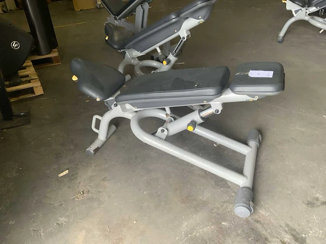 Technogym element adjustable bench krachtstation - afbeelding 1 van  4
