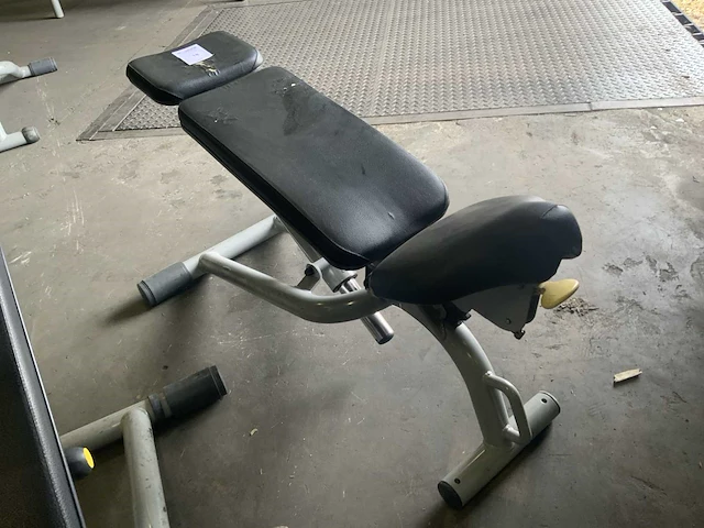Technogym element adjustable bench krachtstation - afbeelding 4 van  4