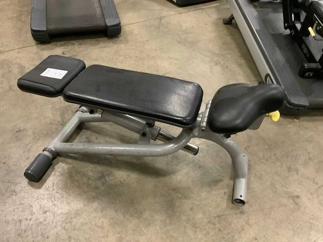 Technogym element adjustable bench krachtstation - afbeelding 1 van  4