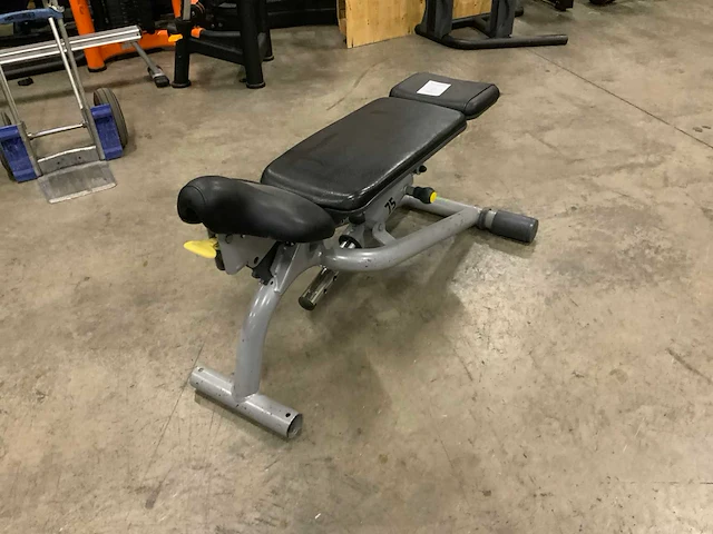 Technogym element adjustable bench krachtstation - afbeelding 4 van  4