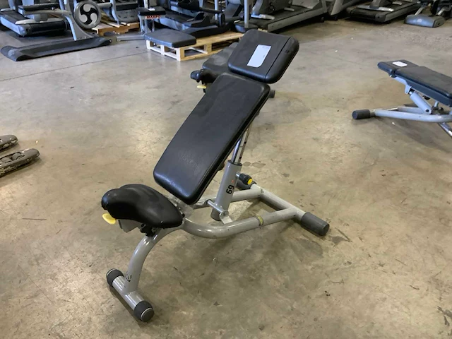 Technogym element adjustable bench krachtstation - afbeelding 1 van  4
