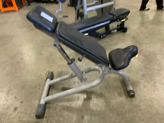 Technogym element adjustable bench krachtstation - afbeelding 3 van  4