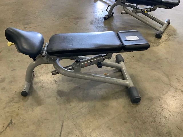 Technogym element adjustable bench krachtstation - afbeelding 3 van  5