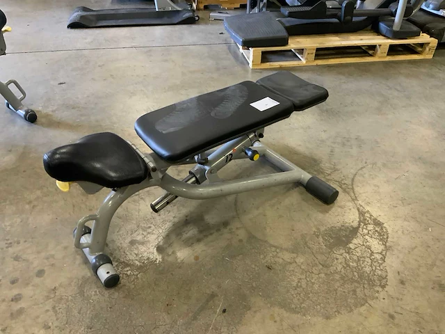 Technogym element adjustable bench krachtstation - afbeelding 1 van  4