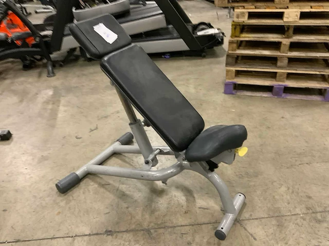 Technogym element adjustable bench krachtstation - afbeelding 2 van  5