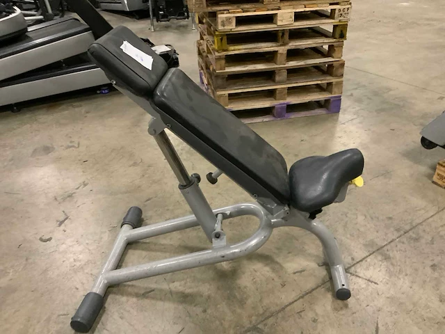 Technogym element adjustable bench krachtstation - afbeelding 1 van  5