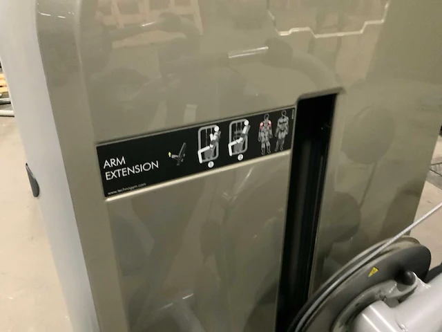 Technogym element arm extension krachtstation - afbeelding 3 van  6