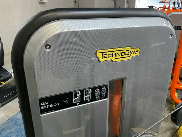 Technogym element arm extension krachtstation - afbeelding 3 van  5