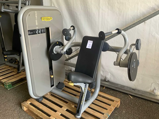 Technogym element arm extension krachtstation - afbeelding 1 van  6