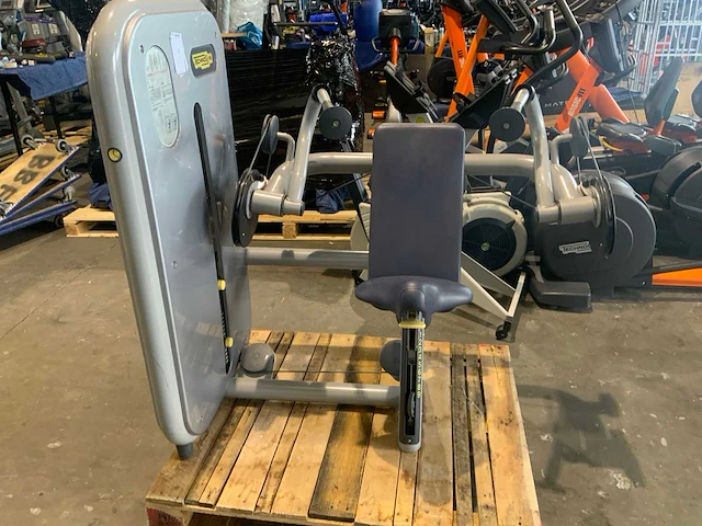 Technogym element arm extension krachtstation - afbeelding 2 van  7