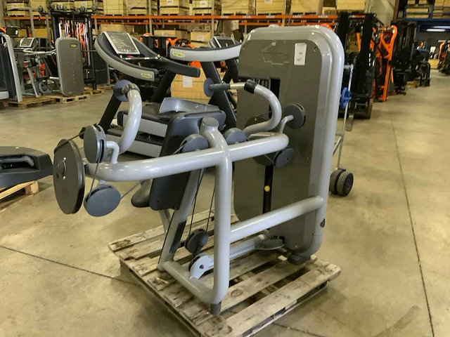 Technogym element arm extension krachtstation - afbeelding 6 van  6