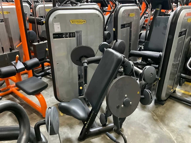 Technogym element armcurl krachtstation - afbeelding 1 van  5
