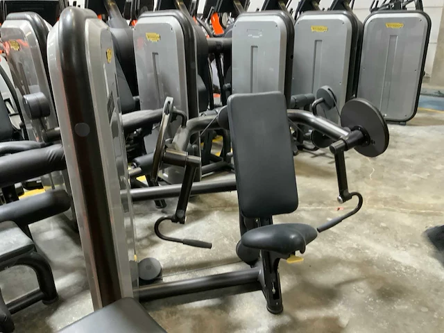 Technogym element armcurl krachtstation - afbeelding 5 van  5