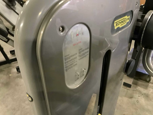 Technogym element armcurl krachtstation - afbeelding 2 van  6