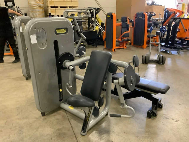 Technogym element armcurl krachtstation - afbeelding 1 van  6
