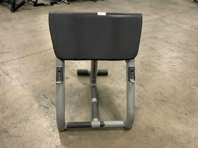 Technogym element biceps curl bench krachtstation - afbeelding 2 van  4