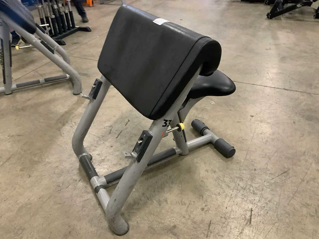 Technogym element biceps curl bench krachtstation - afbeelding 3 van  4