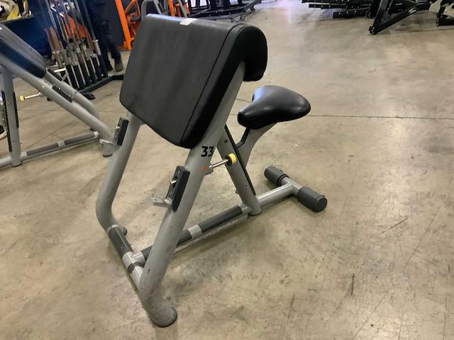 Technogym element biceps curl bench krachtstation - afbeelding 4 van  4