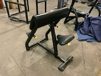 Technogym element biceps curl bench krachtstation - afbeelding 2 van  4