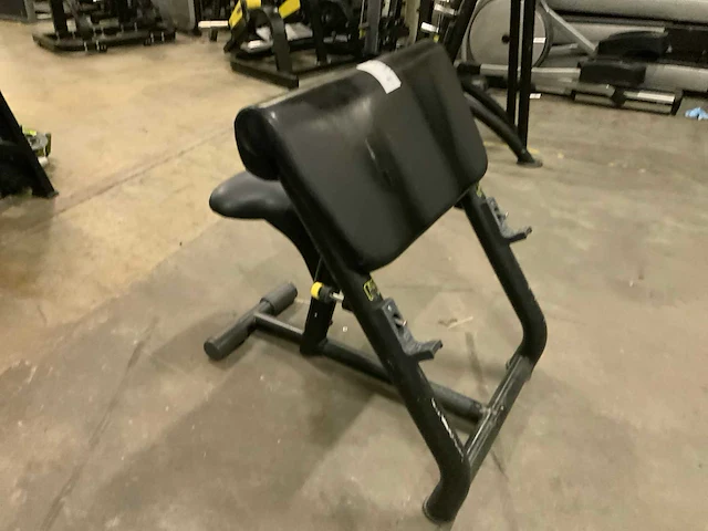Technogym element biceps curl bench krachtstation - afbeelding 4 van  4