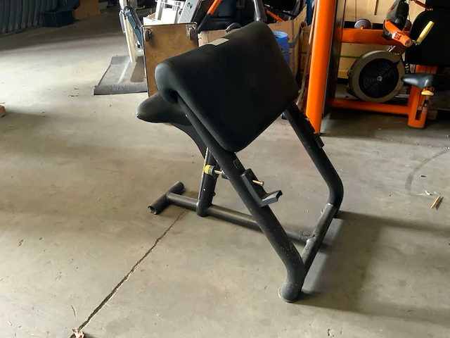 Technogym element biceps curl krachtstation - afbeelding 1 van  5