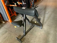Technogym element biceps curl krachtstation - afbeelding 2 van  5