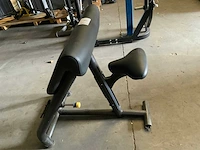Technogym element biceps curl krachtstation - afbeelding 4 van  5