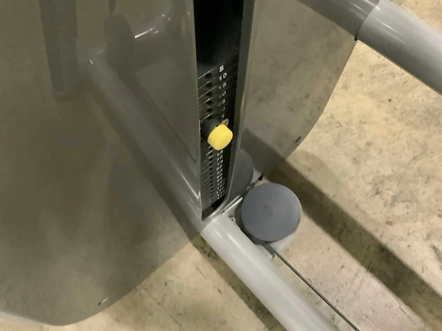 Technogym element chest press krachtstation - afbeelding 3 van  5