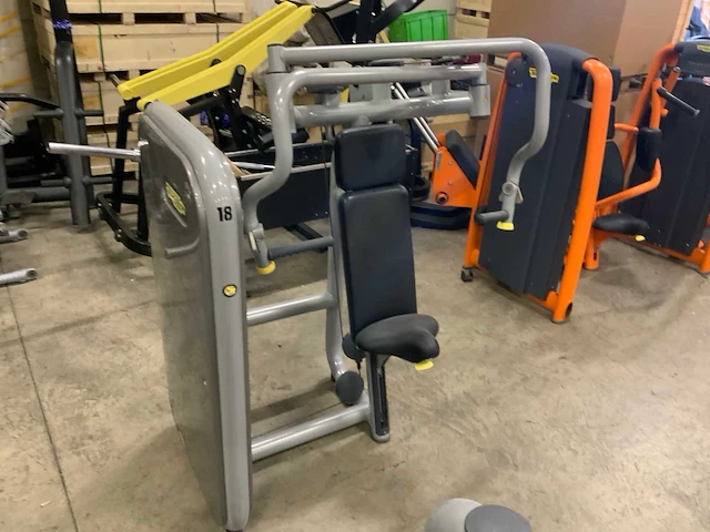Technogym element chest press krachtstation - afbeelding 5 van  5