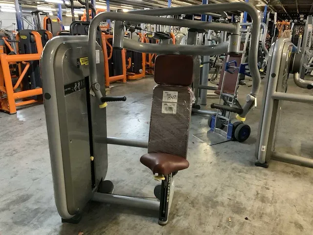 Technogym element chestpress krachtstation - afbeelding 1 van  4